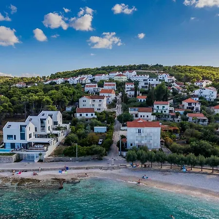 Aster 2 Tatil Evi Sutivan
